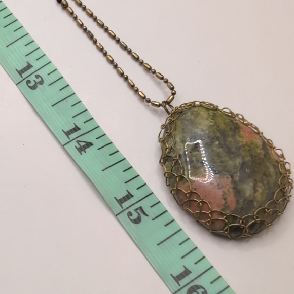 Gold Layered Necklace with Oval Pendant - Picture 4 of 4